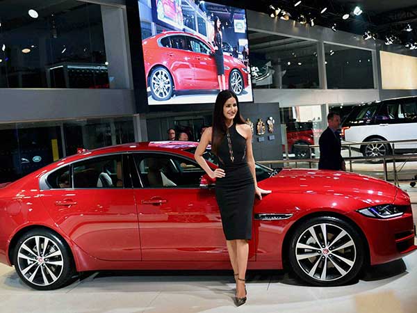 ഇന്നോവ ക്രിസ്റ്റ ടൊയോട്ടക്ക് രക്ഷകന്‍ 