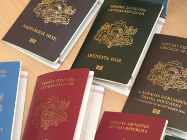 അപേക്ഷയോടൊപ്പം സമര്‍പ്പിക്കേണ്ട രേഖകള്‍: