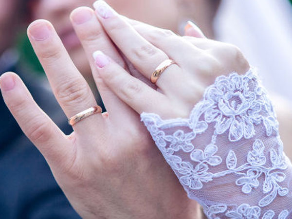 വിവാഹിതയാകുമ്പോള്‍ 