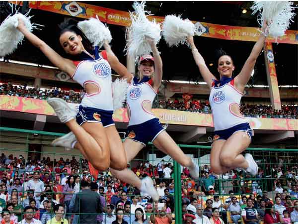 മുംബൈ ഇന്ത്യൻസും മറ്റു ടീമുകളും