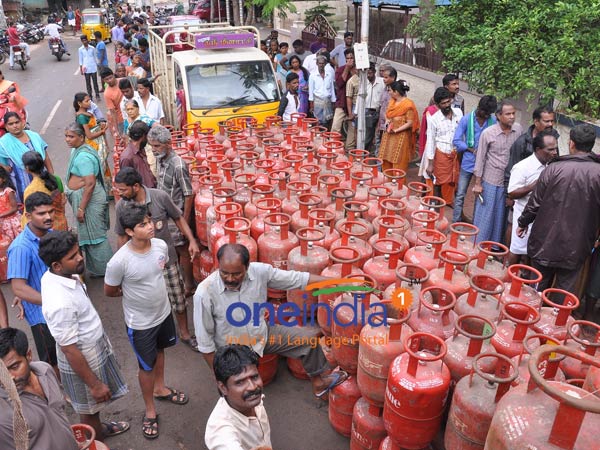 10 കോടി കുടുംബങ്ങൾക്ക് കണക്ഷന്‍ ഇല്ല 