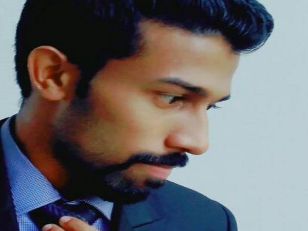 സ്കോള‍ർഷിപ്പുകൾ നിരവധി