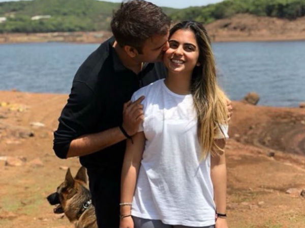 ആനന്ദും ബിസിനസുകാരൻ