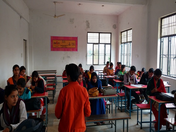 യോ​ഗ്യതകൾ