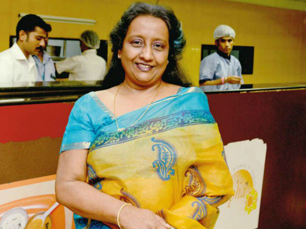 ഇടത്തരം കുടുംബത്തില്‍ ജനനം