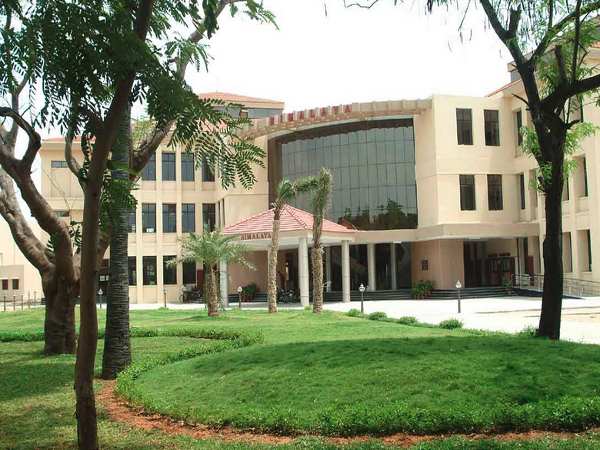 ഇരുനൂറിലേറെ കോളേജുകള്‍ പൂട്ടുന്നു