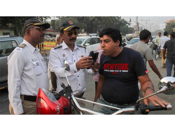 സമൂഹത്തെ പൊതുവായി സഹായിക്കുകയും ചെയ്തു