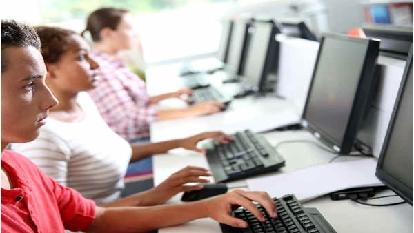 8. സമൂഹമാധ്യമങ്ങള്‍