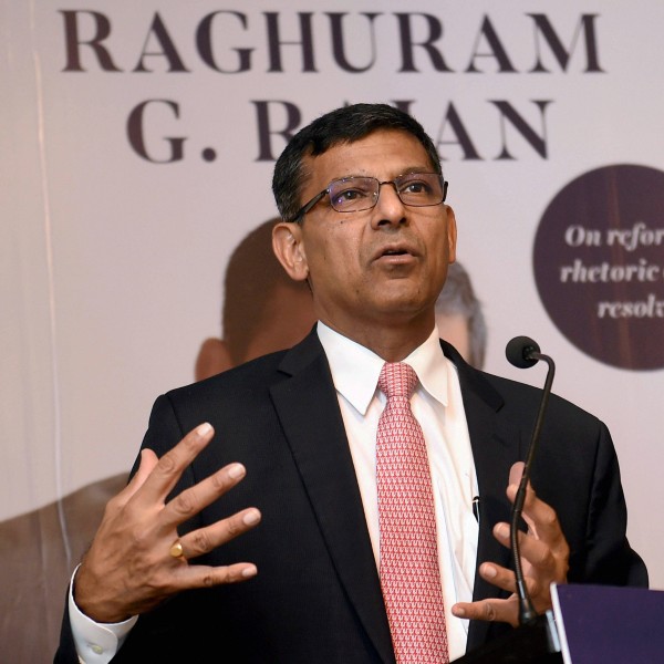 രാജ്യത്തെ സമ്പദ്ഘടന ഉത്തേജിപ്പിക്കാന്‍ റിസര്‍വ് ബാങ്ക് ചെയ്യേണ്ടതെന്ത്? രഘുറാം രാജന്‍ പറയുന്നു