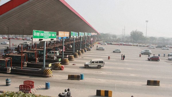 കോവിഡ് 19: ഇന്ത്യയിലുടനീളം ടോള് പിരിവ് നിര്ത്തി വെച്ചു കോവിഡ് 19: ഇന്ത്യയിലുടനീളം ടോള് പിരിവ് നിര്ത്തി വെച്ചു