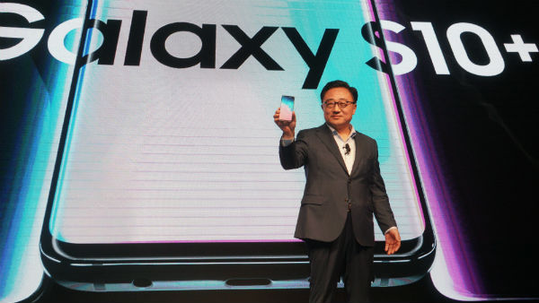 കൊറോണ ഭീതി, 200 കോടി ഡോളര് നഷ്ടത്തില് കണ്ണുംനട്ട് സ്മാര്ട്ഫോണ് വിപണി കൊറോണ ഭീതി, 200 കോടി ഡോളര് നഷ്ടത്തില് കണ്ണുംനട്ട് സ്മാര്ട്ഫോണ് വിപണി