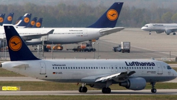 കൊവിഡ് 19 പ്രതിസന്ധി: 22,000 ജോലികള് വെട്ടിക്കുറയ്ക്കാനൊരുങ്ങി ലുഫ്താന്സ എയര്ലൈന്സ് കൊവിഡ് 19 പ്രതിസന്ധി: 22,000 ജോലികള് വെട്ടിക്കുറയ്ക്കാനൊരുങ്ങി ലുഫ്താന്സ എയര്ലൈന്സ്