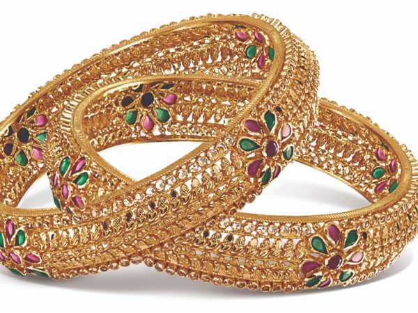 പണത്തിന് അത്ര ആവശ്യമോ? സ്വർണം വിൽക്കാം, പണയം വേണ്ട... ജ്വല്ലറിയിൽ വിറ്റാൽ എന്താണ് ലാഭം?  അറിയാം...