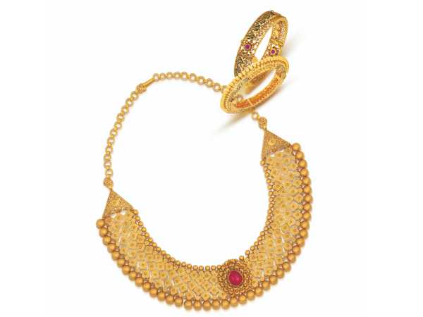 പണത്തിന് അത്ര ആവശ്യമോ? സ്വർണം വിൽക്കാം, പണയം വേണ്ട... ജ്വല്ലറിയിൽ വിറ്റാൽ എന്താണ് ലാഭം?  അറിയാം...