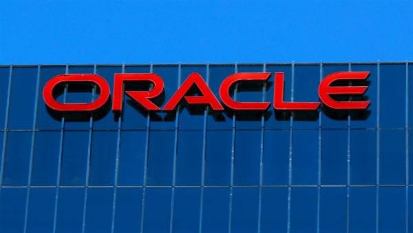 ഒറാക്കിളും പിന്നാലെ