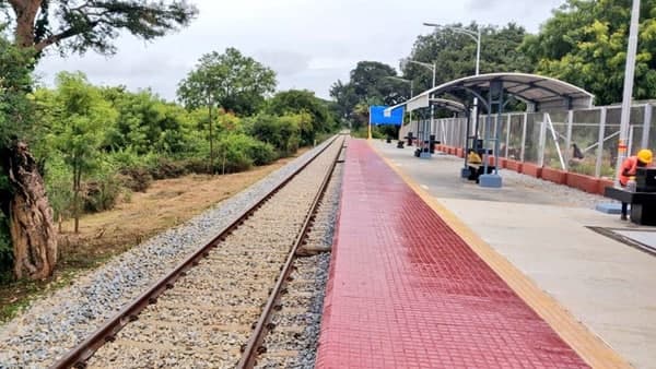 മൂന്ന് ജോഡി ട്രെയിനുകൾ 