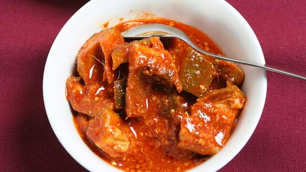 900 സ്‌ക്വയര്‍ ഫീറ്റ് വിസ്തീര്‍ണം