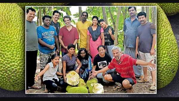വാട്സ്ആപ്പ് ​ഗ്രൂപ്പിലേക്ക്