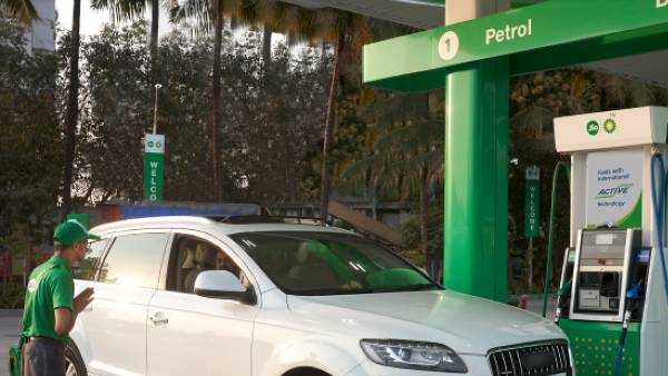 യോ​ഗ്യതകൾ