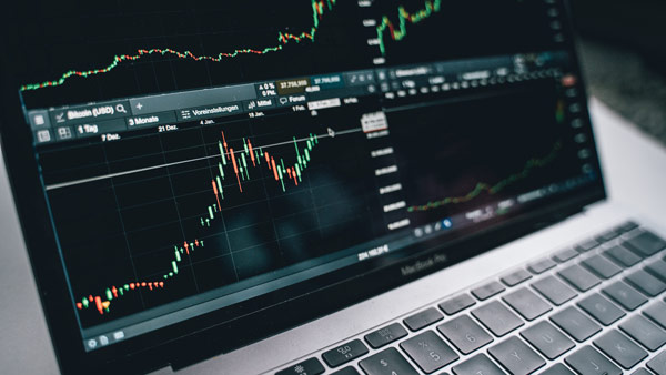 അപായമണി മുഴക്കി വിപണി; 'മൈന്‍ഡ്' ചെയ്യാതെ ഒരു കുഞ്ഞന്‍ ടെലികോം ഓഹരി; 5% കയറ്റം, ബ്രേക്കൗട്ട്!