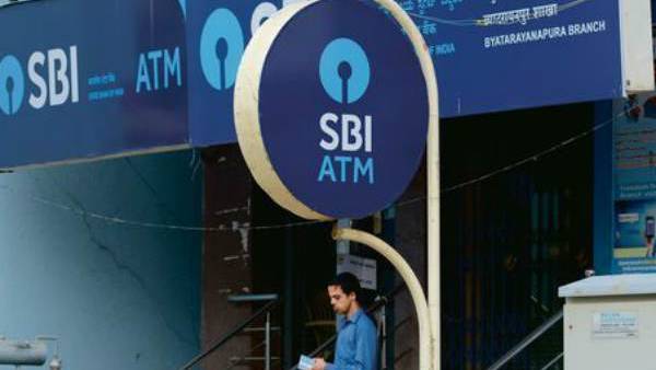 എടിഎം കാര്ഡെടുക്കാന് മറന്നോ; എടിഎമ്മില് നിന്ന് പണം പിന്വലിക്കാന് ഇങ്ങനെയും ചില വഴിയുണ്ട് എടിഎം കാര്ഡെടുക്കാന് മറന്നോ; എടിഎമ്മില് നിന്ന് പണം പിന്വലിക്കാന് ഇങ്ങനെയും ചില വഴിയുണ്ട്