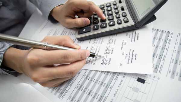 ശമ്പളക്കാരാണോ? ആദായ നികുതി റിട്ടേൺ ഫയൽ ചെയ്യുമ്പോൾ ആശയകുഴപ്പം ഒഴിവാക്കാം; ശ്രദ്ധിക്കേണ്ട 6 കാര്യങ്ങൾ