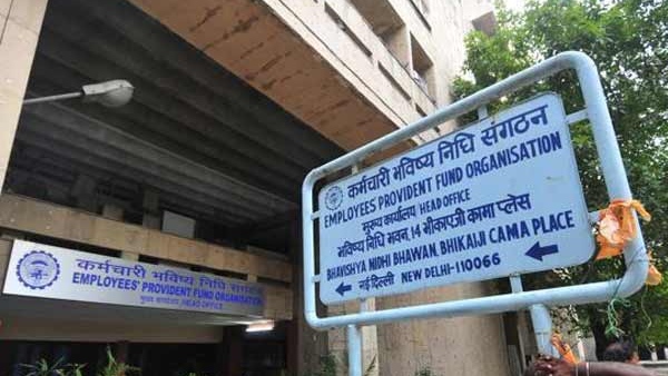 ശമ്പളത്തിൽ നിന്ന് ഇപിഎഫ് വിഹിതം പിടിച്ചു; കമ്പനി കൃത്യമായി നിക്ഷേപിച്ചോ? എങ്ങനെ പരിശോധിക്കാം ശമ്പളത്തിൽ നിന്ന് ഇപിഎഫ് വിഹിതം പിടിച്ചു; കമ്പനി കൃത്യമായി നിക്ഷേപിച്ചോ? എങ്ങനെ പരിശോധിക്കാം