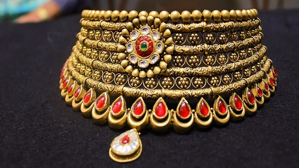 നവംബറിൽ നല്ല തുടക്കം; ആ​ഗോള വിപണിയിൽ ഇടിവ്; കേരളത്തിൽ മൂന്നാം ദിവസവും സ്വർണ വില കുറഞ്ഞു