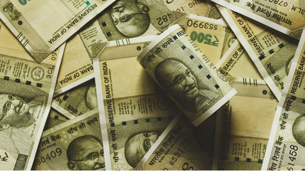 ആഘോഷ ചെലവുകൾ ഹോം ലോൺ തിരിച്ചടവിനെ ബാധിക്കുന്നുണ്ടോ? ഇക്കാര്യങ്ങൾ ശ്രദ്ധിക്കാം