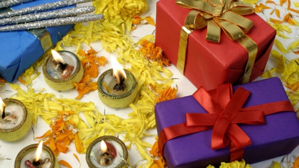 ഇനിയും വൈകിയിട്ടില്ല! പുതുവർഷത്തിൽ നിങ്ങളുടെ പ്രിയപ്പെട്ടവർക്ക് നൽകാൻ നാല് സാമ്പത്തിക സമ്മാനങ്ങൾ