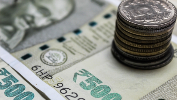 എഫ്ഡിയിലൂടെ പുതുവർഷത്തിൽ നേട്ടം കൊയ്യാം... പലിശ നിരക്കുയർത്തി ബാങ്കുകൾ, റെക്കോർഡ് പലിശ ഈ ബാങ്ക് നൽകു എഫ്ഡിയിലൂടെ പുതുവർഷത്തിൽ നേട്ടം കൊയ്യാം... പലിശ നിരക്കുയർത്തി ബാങ്കുകൾ, റെക്കോർഡ് പലിശ ഈ ബാങ്ക് നൽകു