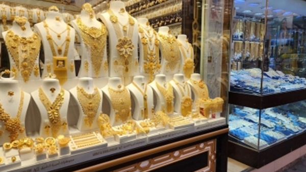 കുറയാതെ സ്വർണ വില, ഒരു പവൻ ആഭരണം വാങ്ങാൻ അരലക്ഷം തന്നെ നൽകണം