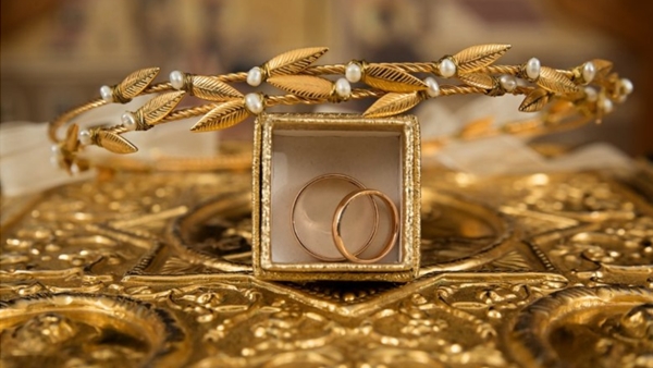 ലാഭം ഉറപ്പ്... സ്ത്രീകൾക്ക് സ്വർണത്തിൽ നിക്ഷേപിക്കാൻ മൂന്ന് മികച്ച മാർഗങ്ങൾ 