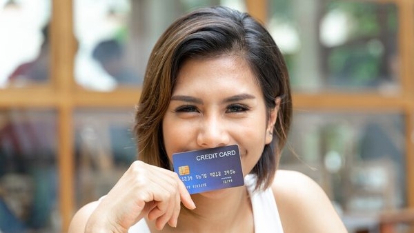 ക്രെഡിറ്റ് കാർഡിന്റെ പലിശ നിരക്ക് കുറക്കാൻ എളുപ്പ മാർഗം; ഈ നാല് കാര്യങ്ങൾ ശ്രദ്ധിച്ചാൽ മതി...