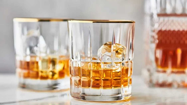 വില തുച്ഛം ഗുണം മെച്ചം; രാജ്യത്തെ ഏറ്റവും ജനപ്രിയ വിസ്കി ബ്രാൻഡ്, വിശദാംശങ്ങൾ അറിയാം