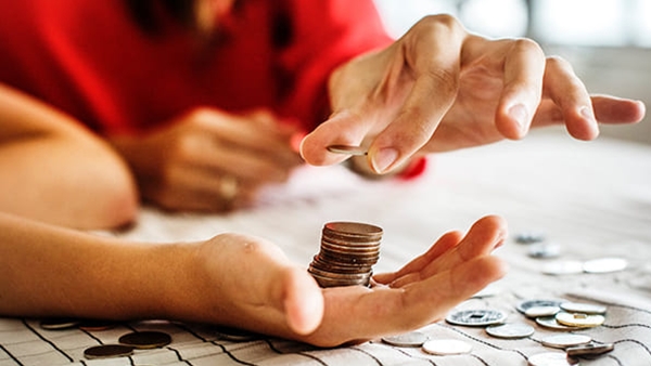 ഈ 5 നിക്ഷേപ പദ്ധതികൾ സ്ത്രീകൾക്ക് സുരക്ഷിതമായ നിക്ഷേപത്തോടൊപ്പം മികച്ച വരുമാനവും നൽകുന്നു ഈ 5 നിക്ഷേപ പദ്ധതികൾ സ്ത്രീകൾക്ക് സുരക്ഷിതമായ നിക്ഷേപത്തോടൊപ്പം മികച്ച വരുമാനവും നൽകുന്നു