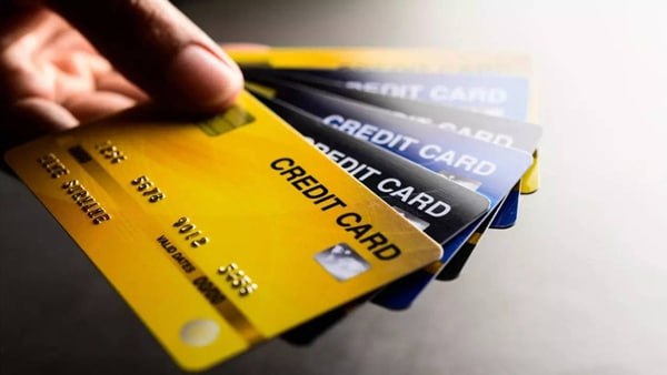 ക്രെഡിറ്റ് കാർഡ് വഴിയുള്ള തിരിച്ചടവുകൾ തെറ്റിയാൽ പണി പാളുമോ? ലേറ്റ് പേയ്മെന്റുകൾക്ക് പലിശയുണ്ട്....