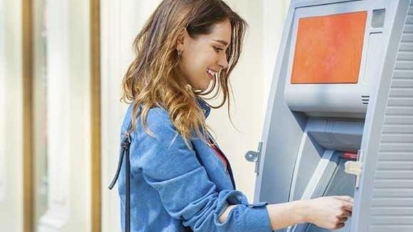 ഈ ബാങ്കുകളിൽ പണം ഡെപ്പോസിറ്റ് ചെയ്യാൻ എത്രയാണ് പരിധി? നിങ്ങളുടെ ലിമിറ്റ് അറിയാമോ?...