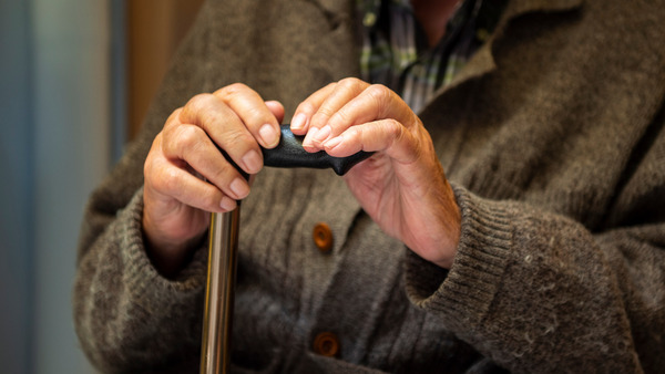 'മുതിര്‍ന്ന പൗരന്മാർക്ക് ആശ്വാസം', ആരോഗ്യ ഇന്‍ഷുറന്‍സ് പ്രീമിയം വര്‍ധനവ് നിയന്ത്രിച്ചു