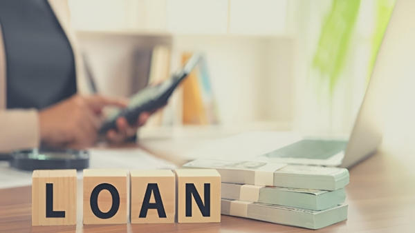 'ലോണെടുത്തു മുങ്ങുന്നവർ കൂടുന്നു', ആവശ്യക്കാർക്ക് പോലും ഇനി കിട്ടാതെ വരും? പിടിമുറുക്കി ബാങ്കുകൾ 'ലോണെടുത്തു മുങ്ങുന്നവർ കൂടുന്നു', ആവശ്യക്കാർക്ക് പോലും ഇനി കിട്ടാതെ വരും? പിടിമുറുക്കി ബാങ്കുകൾ