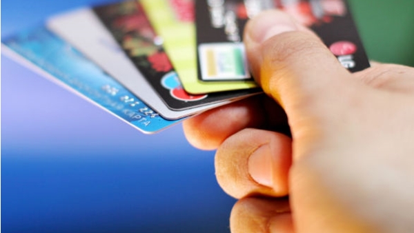 ക്രെഡിറ്റ് കാർഡ് ബാലൻസ് ഇടയ്ക്കിടയ്ക്ക് നോക്കാറുണ്ടോ? ഇനി നോക്കണം! കാരണം...