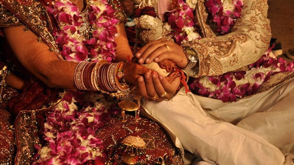  'കല്യാണത്തിന് വേണ്ടി ഇന്ത്യക്കാർ പൊടി പൊടിക്കുന്നത് ₹32-35 ലക്ഷം വരെ: കണക്കുകൾ ഞെട്ടിപ്പിക്കുന്നത് 