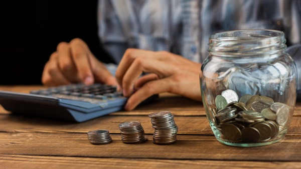  ബാങ്കുകളോ പോസ്റ്റ് ഓഫീസോ? ആരാണ് കൂടുതൽ വരുമാനം തരുന്നത്? എഫ് ഡി ഇടും മുൻപ് വായിക്കൂ 