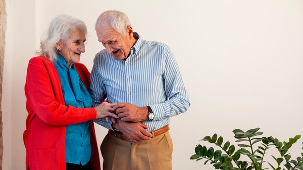 പ്രായമായവർക്ക് ലാഭം ഏതാണ്? സീനിയർ സിറ്റിസൺ എഫ് ഡിയോ അതോ സേവിങ്സ് സ്കീമോ?