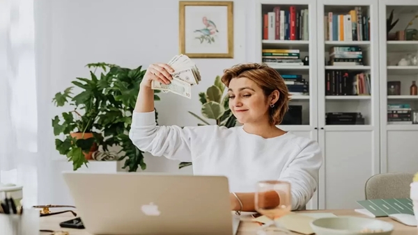 സ്ത്രീ നിക്ഷേപകർക്ക് സന്തോഷ വാർത്ത; 7.5 ശതമാനം പലിശ വാഗ്ദാനം ചെയ്തൊരു കിടിലൻ പോസ്റ്റ് ഓഫീസ് പദ്ധതി സ്ത്രീ നിക്ഷേപകർക്ക് സന്തോഷ വാർത്ത; 7.5 ശതമാനം പലിശ വാഗ്ദാനം ചെയ്തൊരു കിടിലൻ പോസ്റ്റ് ഓഫീസ് പദ്ധതി