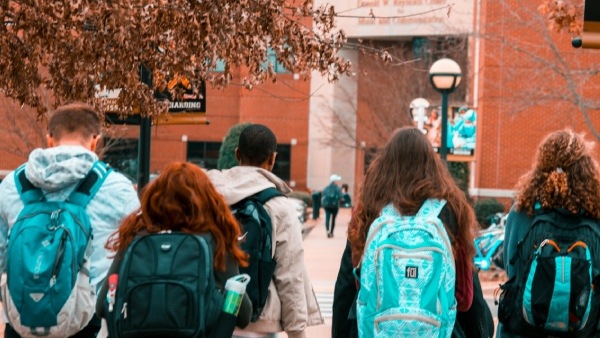 പെൺകുട്ടികൾക്ക് വിദേശ വിദ്യാഭ്യാസം; 3 ശതമാനം മുതൽ പലിശ നിരക്കിൽ സർക്കാർ വായ്പ