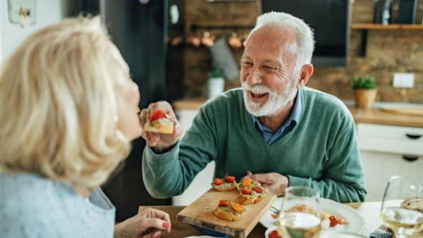 കാമുകിക്ക് / കാമുകന് ഒരു നല്ല ട്രീറ്റ് കൊടുക്കാൻ ആഗ്രഹം ഉണ്ടോ? ഈ ക്രെഡിറ്റ്‌ കാർഡുകൾ സഹായിക്കും