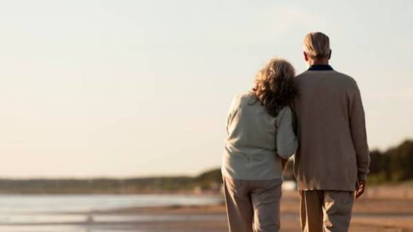 'കുഴിയിലേക്ക് കാലും നീട്ടി ഇരിക്കും മുൻപ്, 8 കോടി സമ്പാദിക്കാനുള്ള വഴി