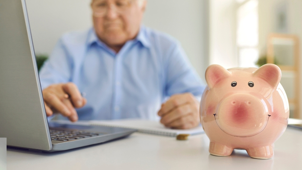 60 കഴിഞ്ഞാലും ഉറപ്പുള്ള സുരക്ഷിത വരുമാനം നേടാം: ഈ 5 പ്രമുഖ ബാങ്കുകൾ 8 ശതമാനം വരെ പലിശ നൽകുന്നു