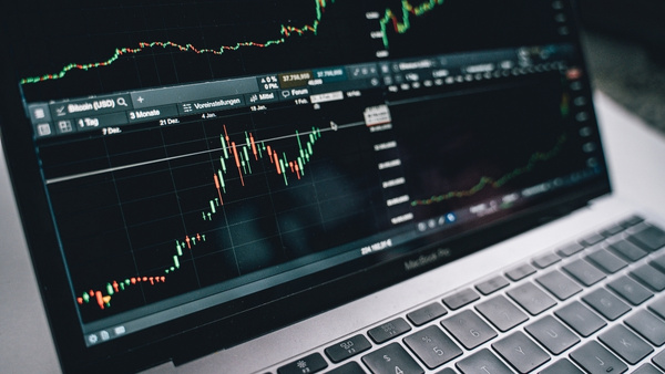 പോസിറ്റീവ് കുതിപ്പിൽ 4 പ്രതിരോധ, എഞ്ചിനീയറിം​ഗ് ഓഹരികൾ: വാങ്ങാൻ നിർദ്ദേശിച്ച് ജെഫറീസ്
